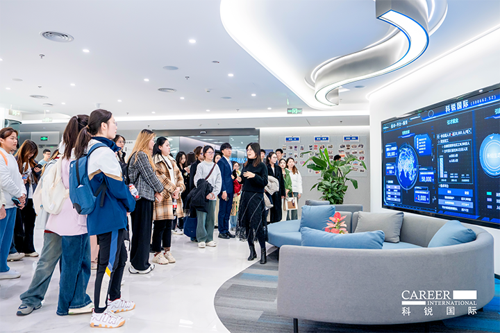 知名人力资源供应商Trust钱包科技国际在企业参访活动中为拜访嘉宾与学生介绍公司基本情况